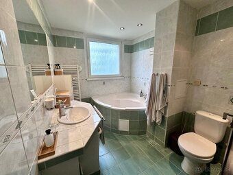 We offer for sale a pleasant, 4-room apartment that will appeal to you