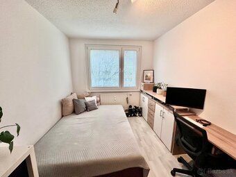 We offer for sale a pleasant, 4-room apartment that will appeal to you