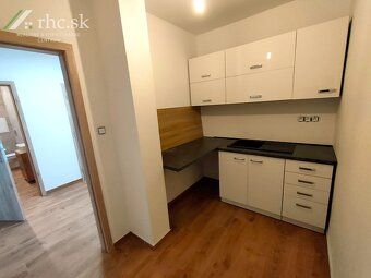 We offer for rent premises in the newly renovated building 