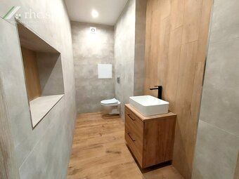 We offer for rent premises in the newly renovated building 