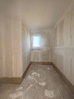 NOVOSTAVBA 4-IZBOVÉHO RODINNÉHO DOMU S POZEMKOM 620 m² – LEN