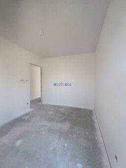 NOVOSTAVBA 4-IZBOVÉHO RODINNÉHO DOMU S POZEMKOM 620 m² – LEN