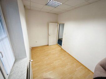 Kancelárie na 2 NP. o výmere 37,3 m2. 2 krát kancelária toal