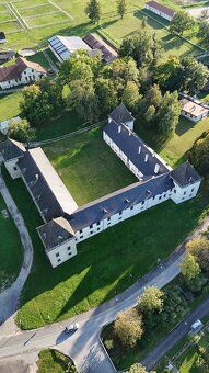 Ponúkame historický mimoriadne hodnotný renesančný kaštieľ z