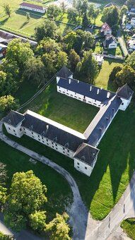 Ponúkame historický mimoriadne hodnotný renesančný kaštieľ z