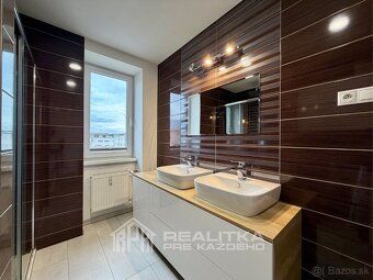 OVERVIEW: Imagine living that has everything - beautiful modern style, space, plenty of light…