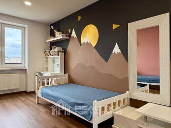 OVERVIEW: Imagine living that has everything - beautiful modern style, space, plenty of light…