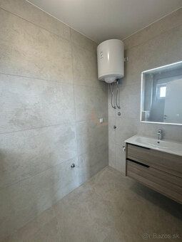Type: Three-bedroom apartment Street: Privlaka Village: Privlaka New Living RK offers for sale a penthouse in a…