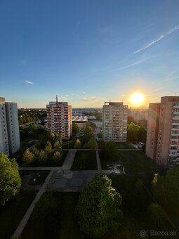 Nabízíme dlouhodobý pronájem kompletně zařízenou klimatizovanou garsoniéru s balkonem ve…