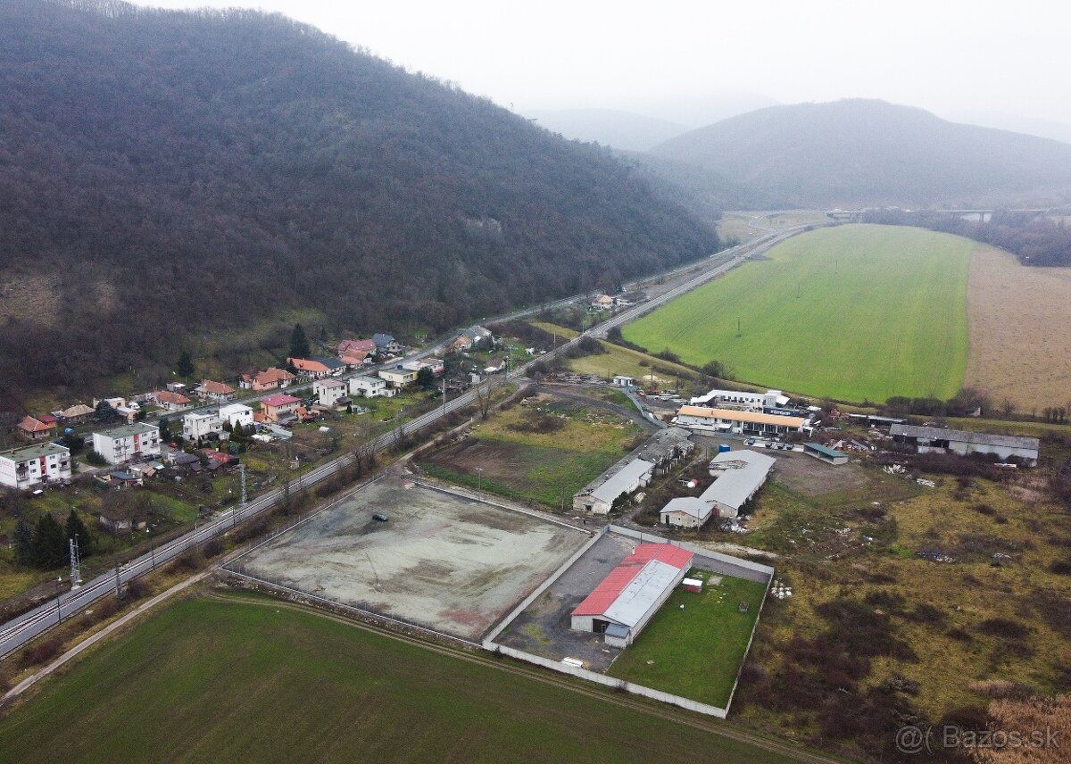 Ponúkam na prenájom vonkajšiu spevnenú plochu o rozlohe 6 50