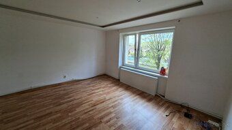 ✨ Stylish City Living: Brick 2-Room Apartment near Novum Shopping Center