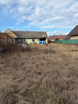 Pozemek P1 o rozloze 609 m² s přímým vstupem z ulice Oslobo