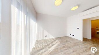 Spacious 4-bedroom apartment with large terrace, beautiful view