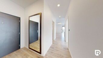 Spacious 4-bedroom apartment with large terrace, beautiful view