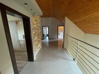 Typ priestoru – Rodinný dom - Výmera – 700m2, 9 izeb, 3x kúp