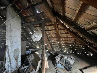 We offer for sale a 3 bedroom family house in original condition in Nitra county