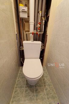 We exclusively offer for sale a large 3 bedroom apartment (currently converted to 4 room) in…