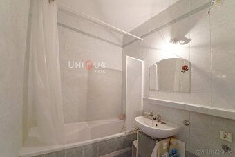We exclusively offer for sale a large 3 bedroom apartment (currently converted to 4 room) in…