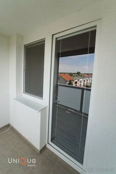We exclusively offer for sale a large 3 bedroom apartment (currently converted to 4 room) in…