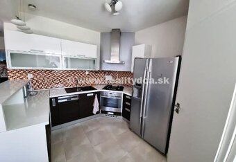 Predáme novostavbu rodinného domu v obci Borčice. Dom je pos