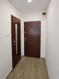 Ponúkame Vám na prenájom garsónku v Komárne na Vodnej ulici.