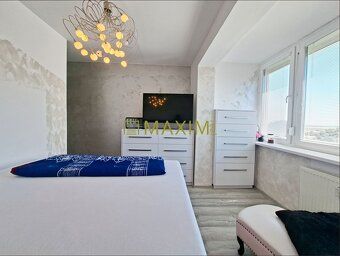 We offer for sale a completely renovated 2 bedroom apartment on