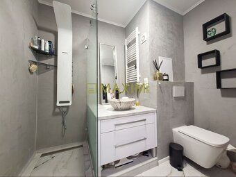 We offer for sale a completely renovated 2 bedroom apartment on