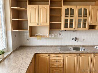 🏡 Ponúkame na predaj prízemný, úplne podpivničený murovaný r