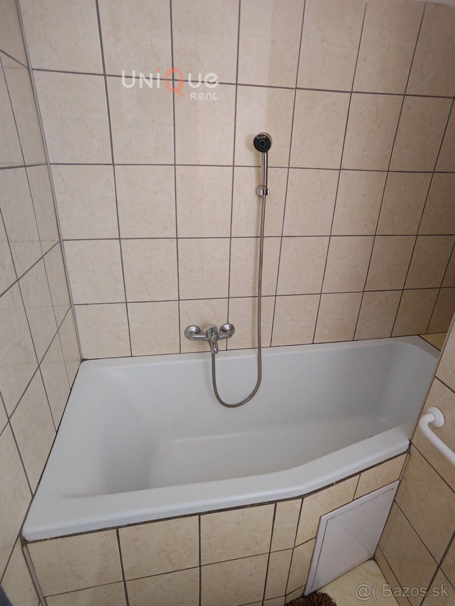 Продається студія площею 27 м² з великим балконом,