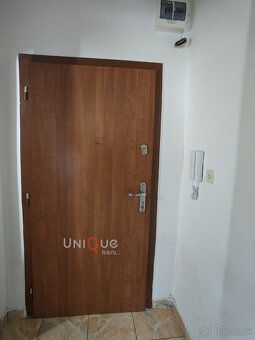 Продається студія площею 27 м² з великим балконом,
