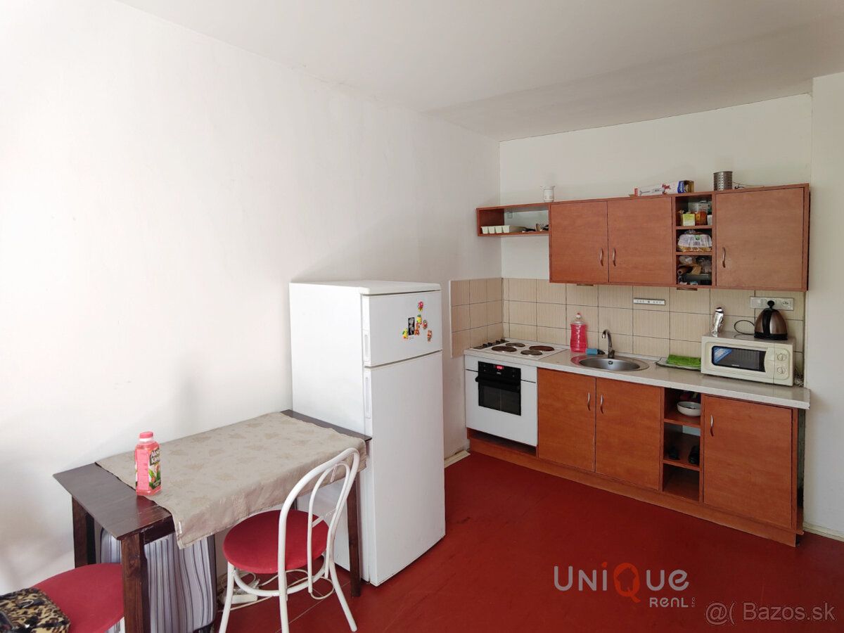 Продається студія площею 27 м² з великим балконом,