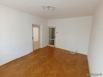 Продається студія площею 27 м² з великим балконом,