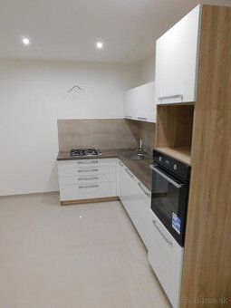 Продається студія площею 27 м² з великим балконом,