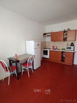 Продається студія площею 27 м² з великим балконом,