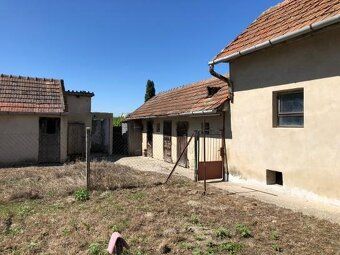 Na predaj 2-izbový rodinný dom o výmere cca 100 m2 v obci Bá
