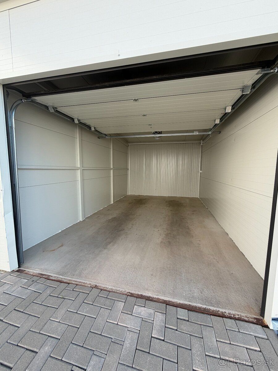 Ponúkame na predaj garáž o výmere 21 m² v lokalite Panský kr