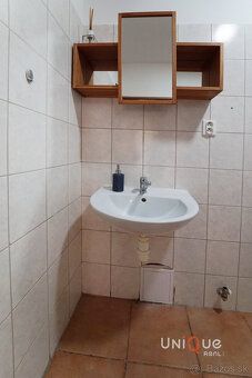 We offer an apartment house directly in the thermal pool area
