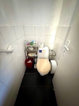 We offer for sale a family house in the village of Mojzesovo, distant