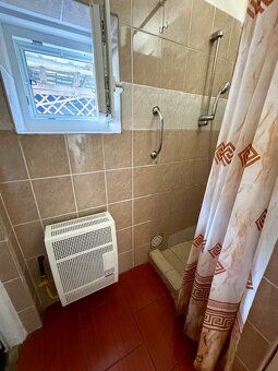 We offer for sale a family house in the village of Mojzesovo, distant