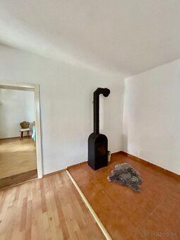 We offer for sale a family house in the village of Mojzesovo, distant