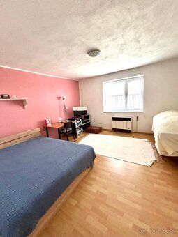 We offer for sale a family house in the village of Mojzesovo, distant