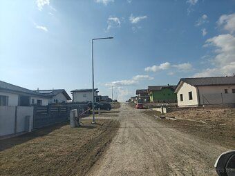 predám podiel 1/2 na nehnuteľnosti,zanovny rod. dom v lukrat