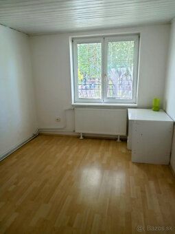 Ponúkame Vám na prenájom priestranný pekný svetlý 4 izbový R
