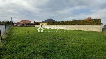 Hľadáte kompletne pripravenú parcelu pre výstavbu dvoch rodi