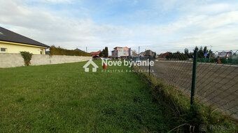 Hľadáte kompletne pripravenú parcelu pre výstavbu dvoch rodi