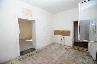 Ponúkame na predaj zaujímavú nehnuteľnosť pozostávajúcu z dv