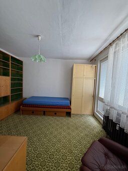 Byt sa nachádza na najvyššom, ôsmom podlaží bytového domu v 