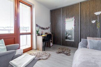 We offer for rent a renovated and fully furnished 3 room apartment
