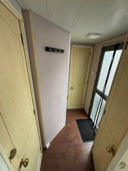 Predám 3 izbový mobilný dom /11x3,1m/ komplet zariadený s kú