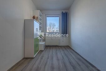 Residence Realty Agency offers for rent a pleasant and fully renovated 3-room apartment in one…